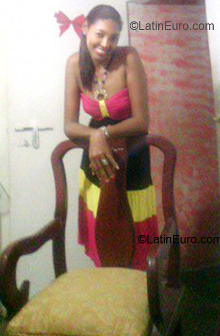 Date this voluptuous Dominican Republic girl Cristina from Santo Domingo DO8190