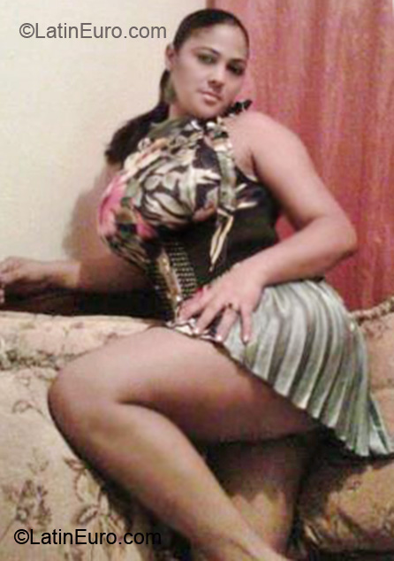 Date this happy Dominican Republic girl Ivelisse from Santiago DO7623