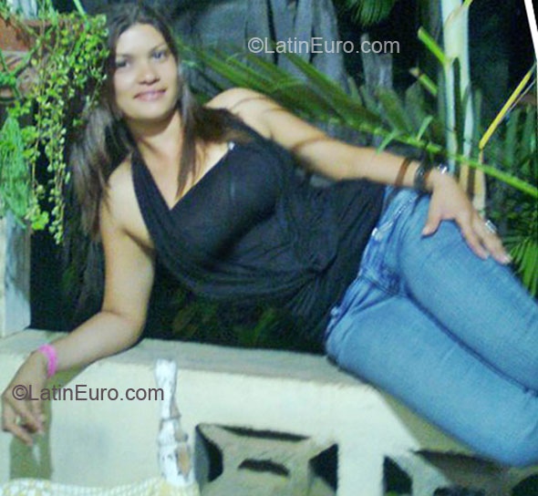 Date this tall Dominican Republic girl Leonida from Mao Valverde DO7634