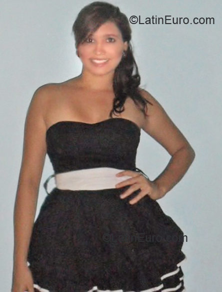 Date this charming Colombia girl Diana from Monteria CO7042