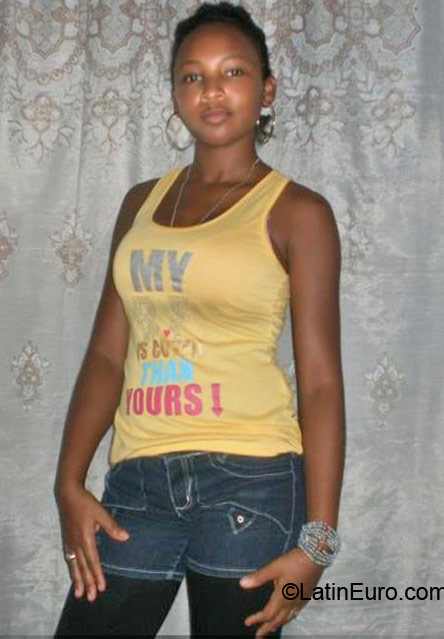 Date this delightful Dominican Republic girl Daritza from Santo Domingo DO7674