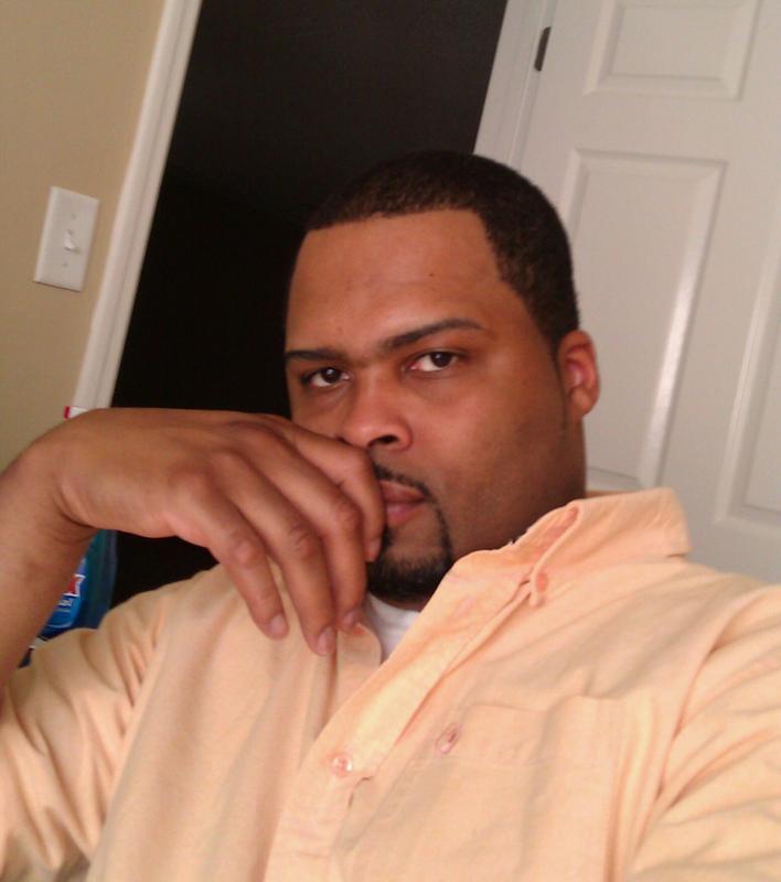 Date this georgeous United States man Damon from Tuscumbia US9813
