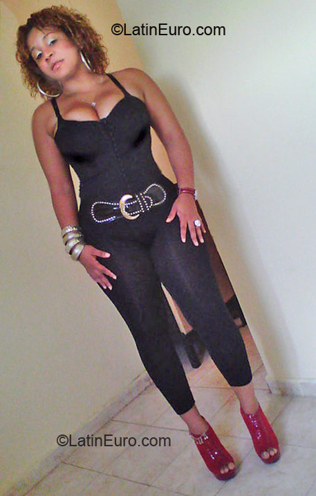 Date this exotic Dominican Republic girl Carmen elena from Santiago De Los Caballeros DO7690