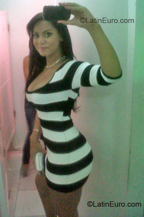 Date this stunning Dominican Republic girl Neicy from Santo Domingo, Repulica Domnicana DO7718