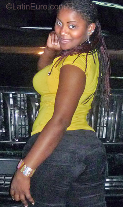 Date this sultry Dominican Republic girl Claudia from La Romana DO8595