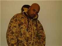 Date this tall United States man Damian from Philadelphia US9979