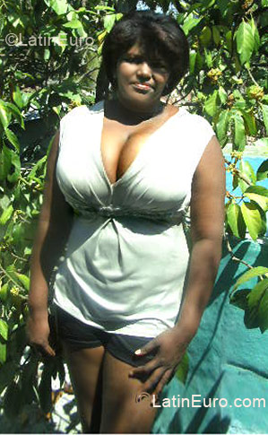 Date this charming Dominican Republic girl Luisa Antonia from San Cristobal DO7859