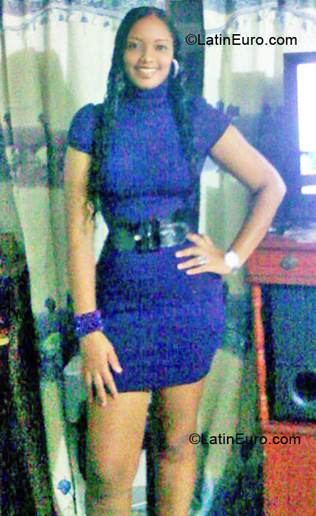 Date this voluptuous Colombia girl Paola andrea from cali CO7147