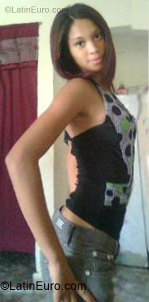 Date this hot Dominican Republic girl Rudelin from Santo Domingo DO7861