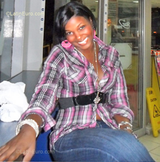 Date this pretty Dominican Republic girl Raquel from Santo Domingo DO7872
