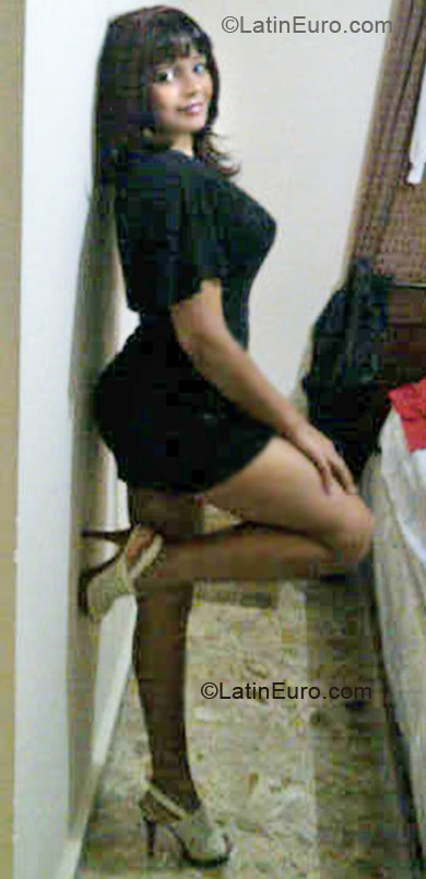 Date this gorgeous Dominican Republic girl Rahdaiza from Santo Domingo DO7895