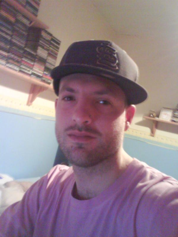 Date this georgeous United Kingdom man Ricky from Bristol GB527