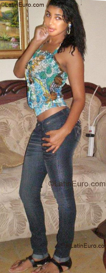 Date this gorgeous Dominican Republic girl Maria Luisa from Santiago DO8117