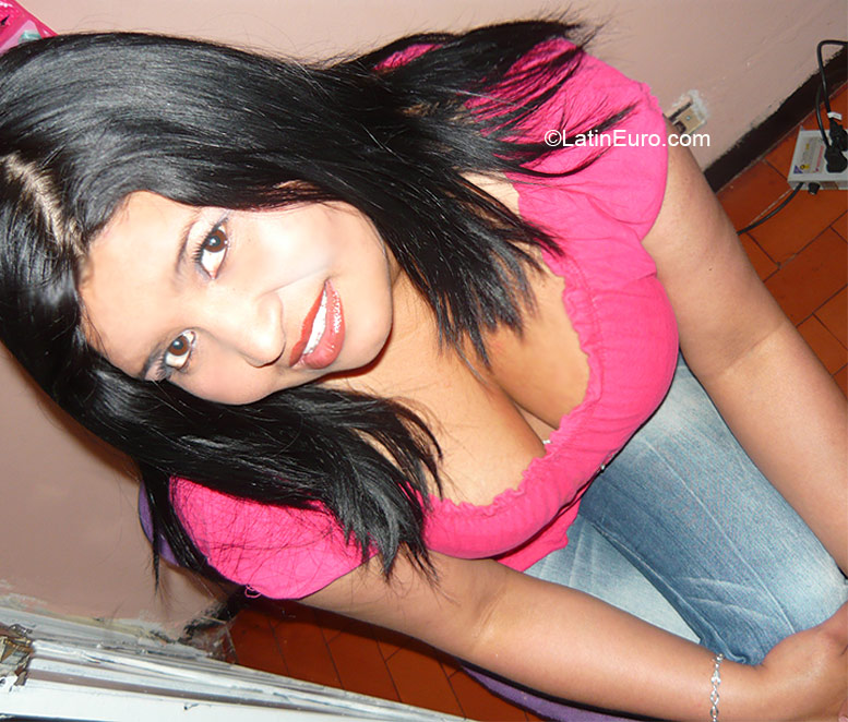 Date this stunning Colombia girl Deyanira from Bogota CO7280