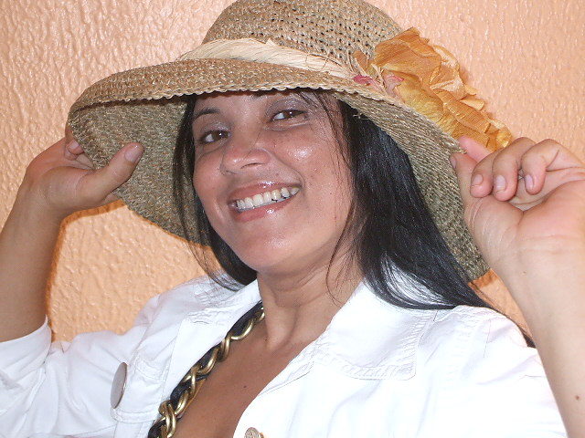 Date this voluptuous Brazil girl Laura from Fortaleza BR5625