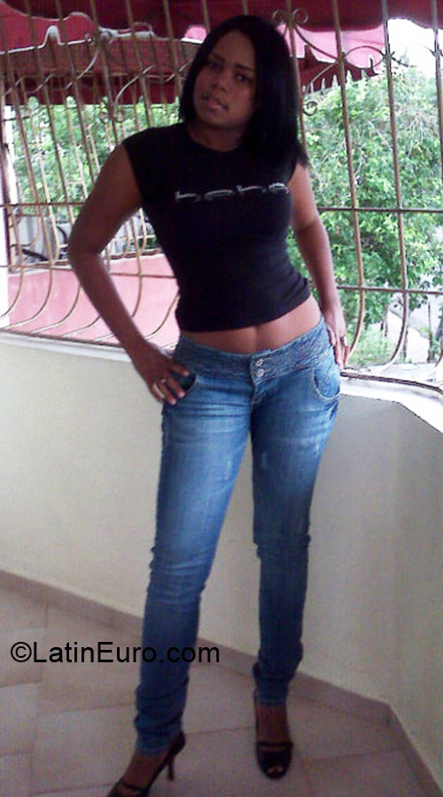 Date this attractive Dominican Republic girl Eli from Santiago De Los Caballeros DO8016