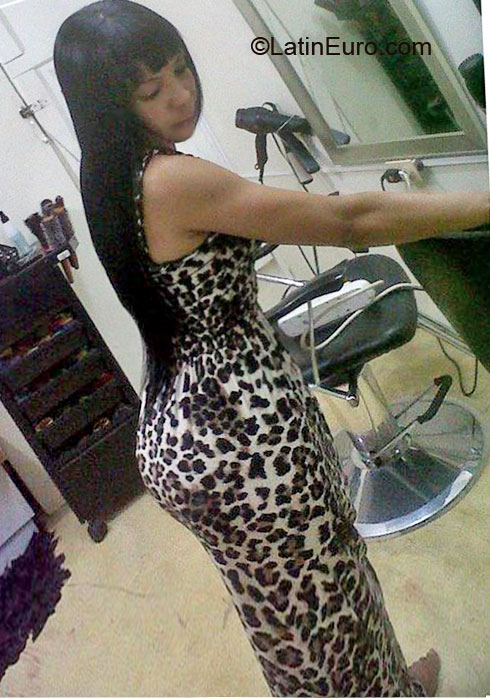 Date this foxy Dominican Republic girl Margaret from Santiago DO8031