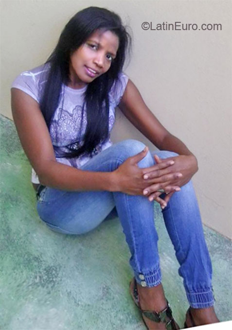 Date this beautiful Dominican Republic girl Nayelin from Santiago DO8055
