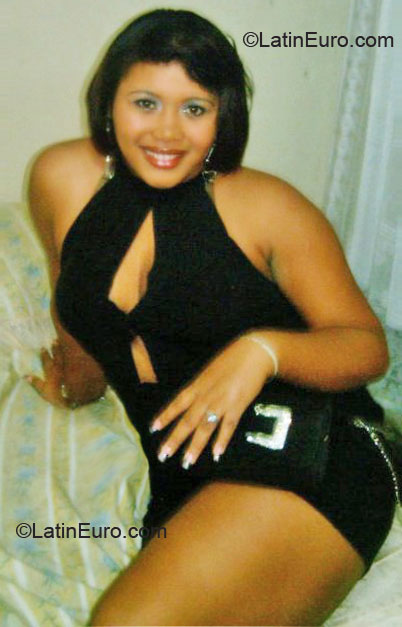 Date this athletic Dominican Republic girl Ana from Santo Domingo DO8074