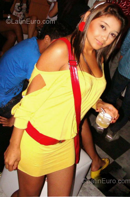 Date this foxy Colombia girl Angela from Bucaramanga CO10223