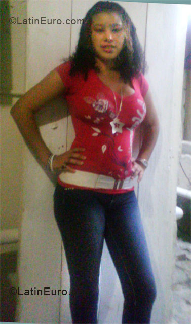 Date this lovely Dominican Republic girl Elizabeth from Santiago DO8111