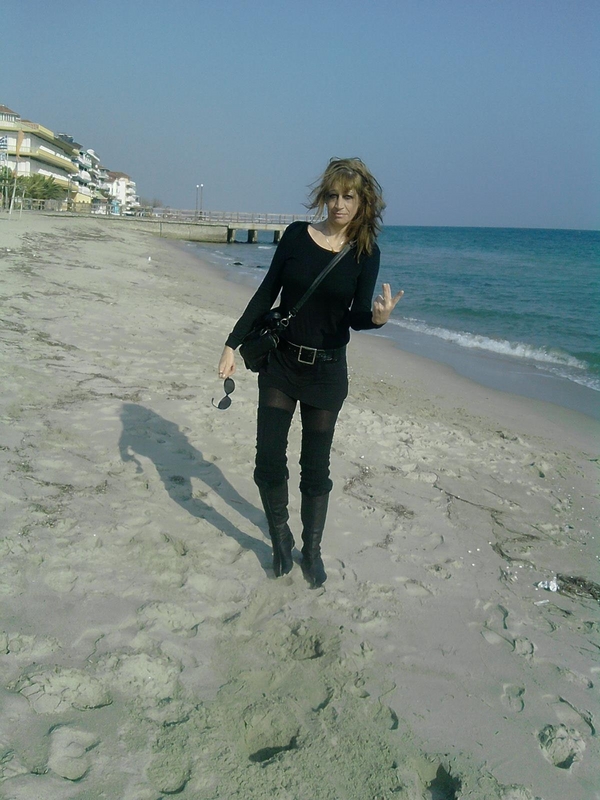 Date this pretty Greece girl Claualex from Katrini GR35