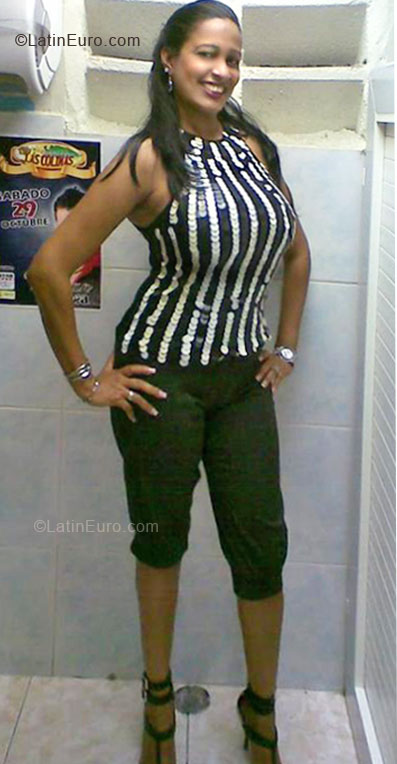 Date this funny Dominican Republic girl Berenise from Santiago DO8120