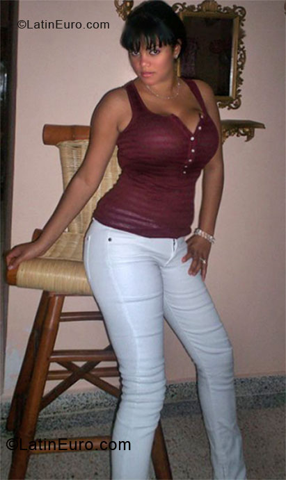 Date this fun Dominican Republic girl Igri from San Francisco De Macoris DO8121