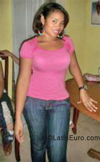Date this athletic Dominican Republic girl Marisol from Santo Domingo DO8146