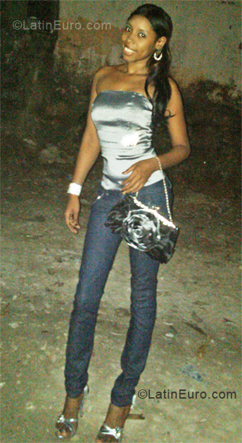 Date this fun Dominican Republic girl Bianka from Santo Domingo DO8156
