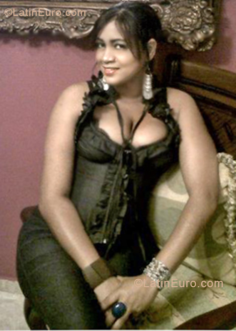 Date this hard body Dominican Republic girl Elizabeth from Santiago DO8179