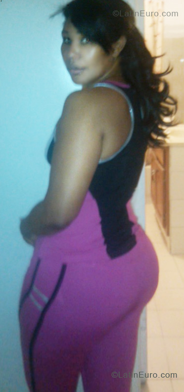 Date this happy Dominican Republic girl Chantiel from Santo Domingo DO9317