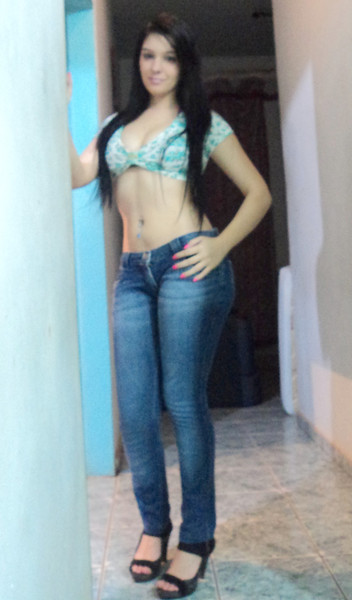 Date this nice looking Colombia girl Estrella from Bogota CO7401