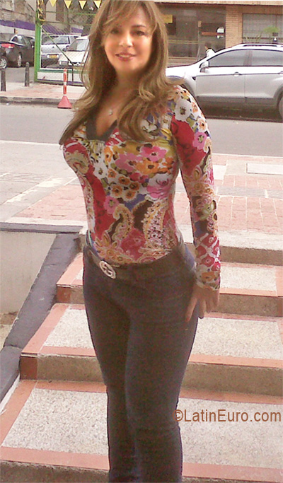 Date this cute Colombia girl Claudia from Bogota CO16013