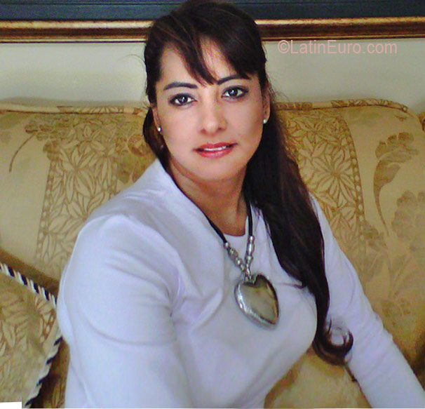 Date this happy Colombia girl Dianita from Cali CO7434