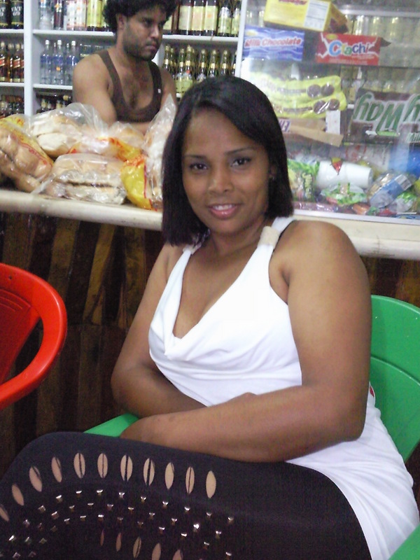 Date this nice looking Dominican Republic girl Mia from Santo Domingo DO8334