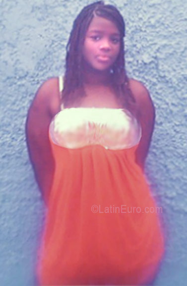 Date this stunning Dominican Republic girl ESTEFANY from Santo Domingo DO8335