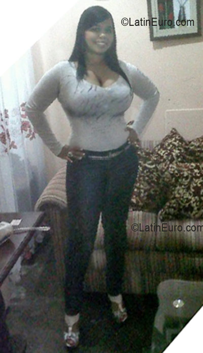 Date this happy Dominican Republic girl Lilian alvarez from Santo Domingo DO8337