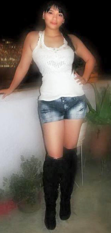 Date this sensual Colombia girl Caron from Medellin CO7490