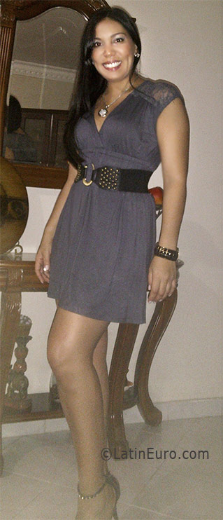 Date this sultry Dominican Republic girl Winifer from Santo Domingo DO8425