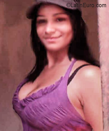 Date this happy Dominican Republic girl Yinet from Santiago DO8453