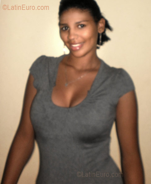 Date this happy Dominican Republic girl Mariela from Santo Domingo DO8464