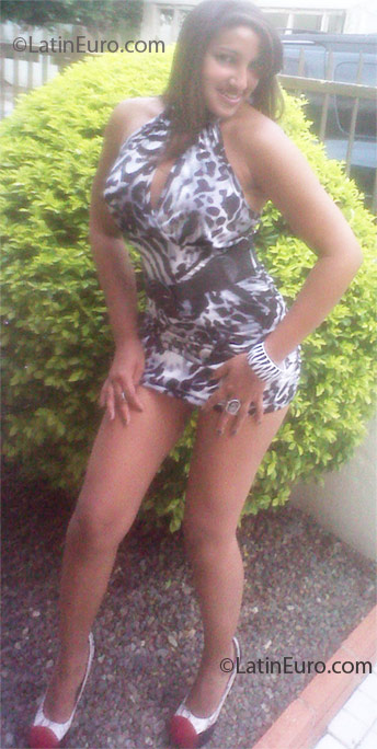 Date this sultry Dominican Republic girl Johanklis from La Vega DO8481