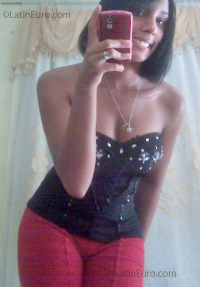 Date this voluptuous Dominican Republic girl Yiraldi from Santo Domingo DO8498