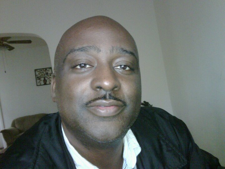 Date this happy United States man Darren from Attleboro US10874