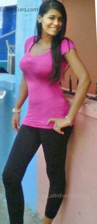 Date this beautiful Dominican Republic girl Carol rodriguez from Santo Domingo DO8532