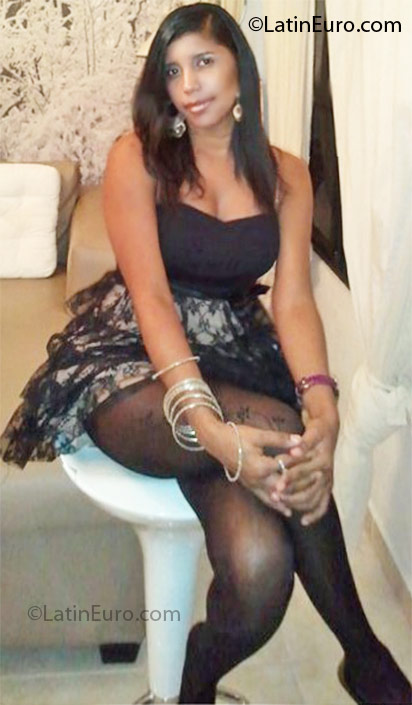 Date this lovely Dominican Republic girl Yavelis from Santo Domingo DO8553