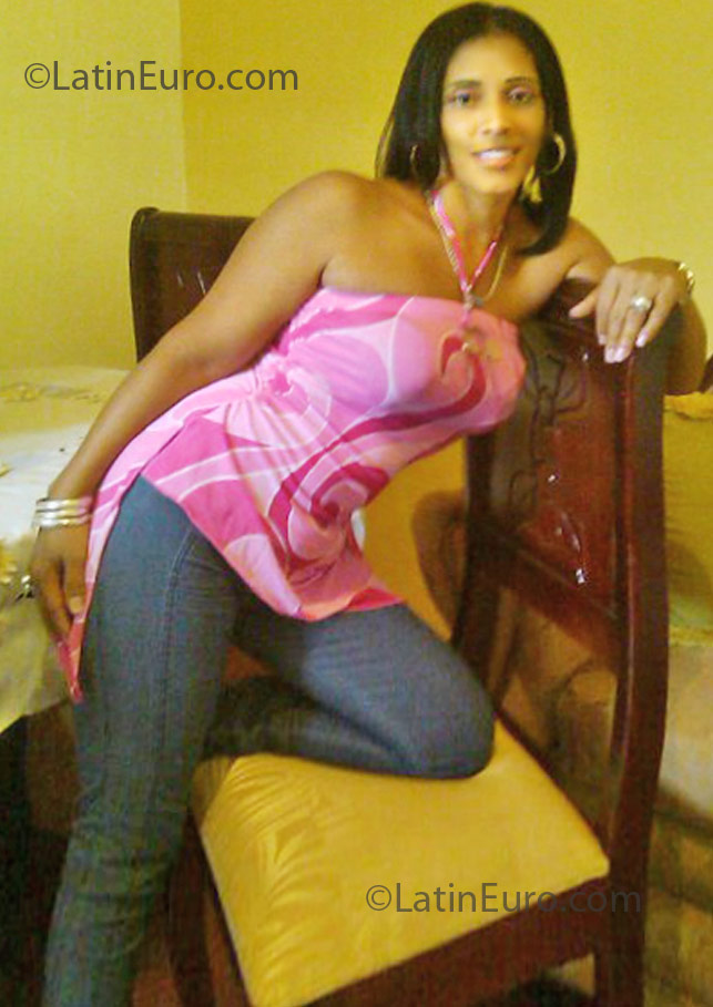 Date this gorgeous Dominican Republic girl Gloria from Santiago DO8561