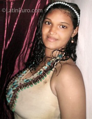 Date this exotic Colombia girl Jaissa from Cartagena CO7554