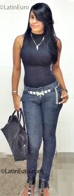Date this voluptuous Dominican Republic girl Nashley from Santiago DO8574